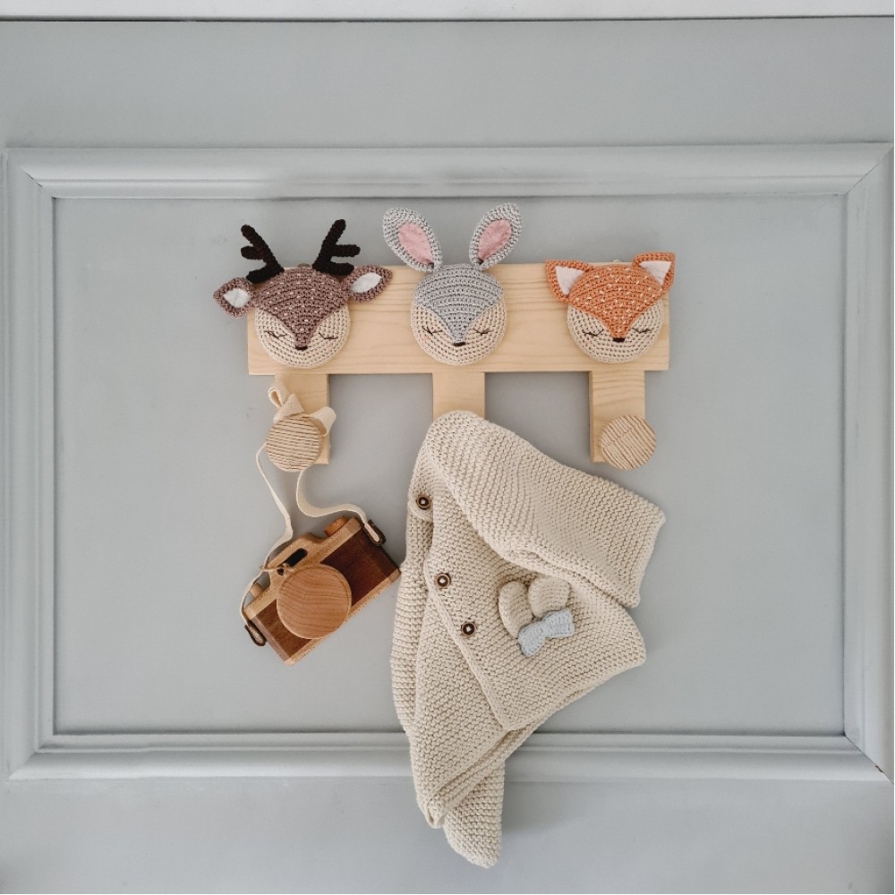 Kindergarderobe Holz mit Reh, Hase, Fuchs